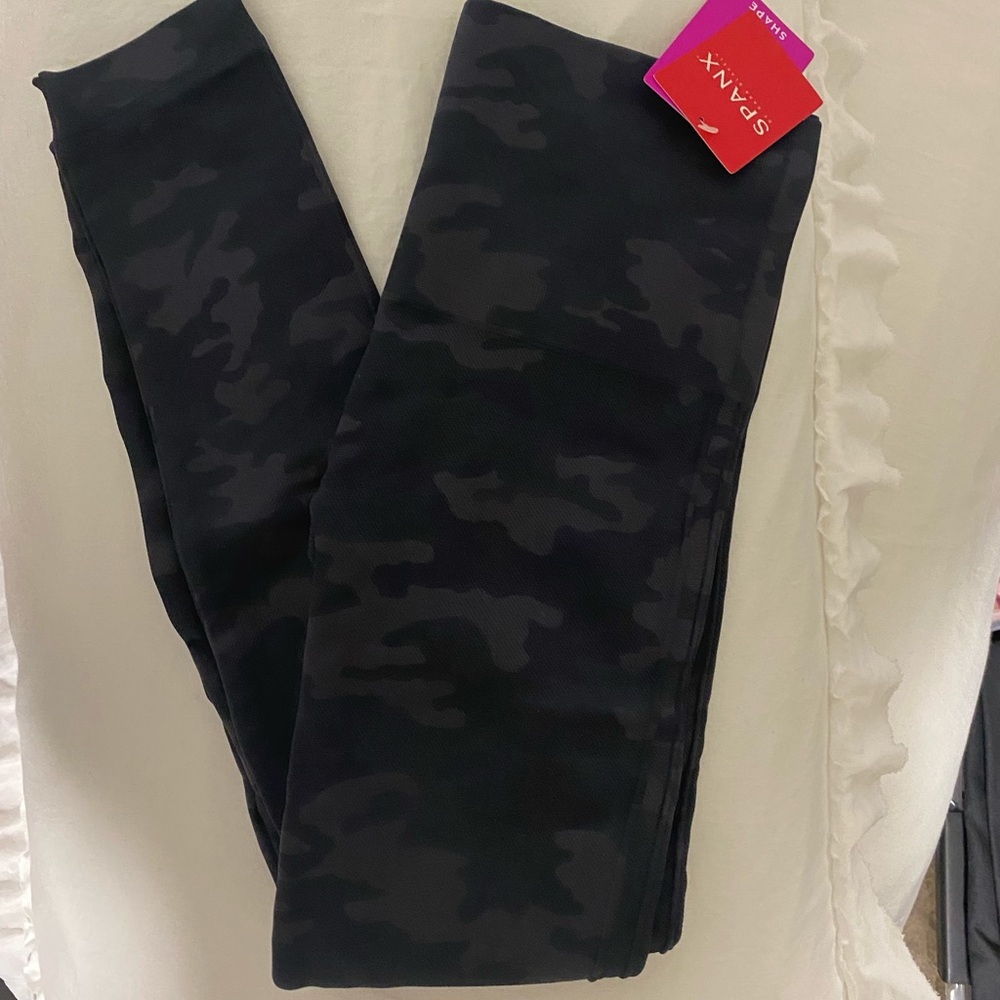 Spanx look at me now legging. Black camo. NWT.